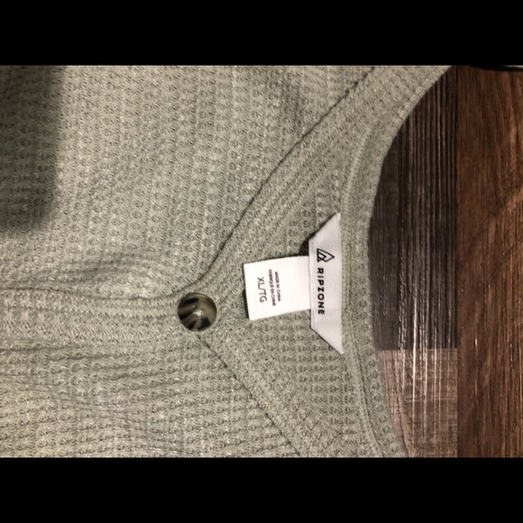 Brand new rip zone tank top with tags - Picture 3 of 4